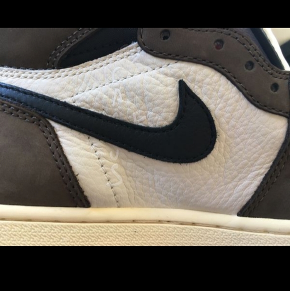 Travis Scott\'s Jordans 1s